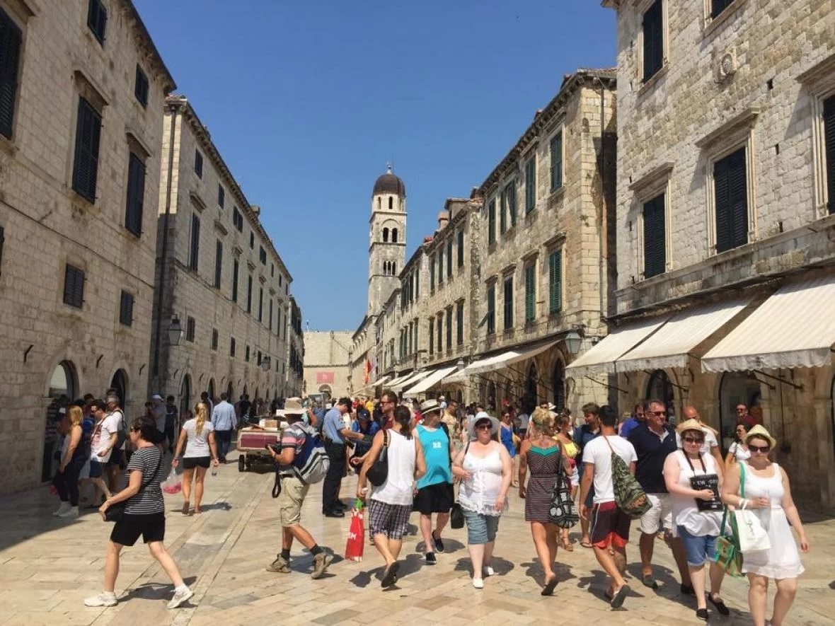 Dubrovnik Nude Pla U Od Kn I Stan A Niko Se Nije Prijavio Na Oglas Crna Hronika Bih