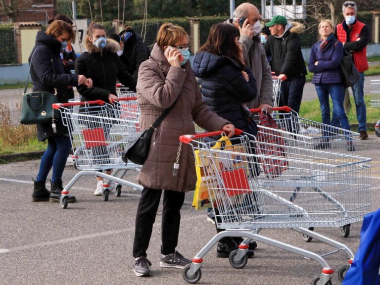 u italiji vlada panika: ovako izgledaju trgovine, potpuno su prazne (foto/video)