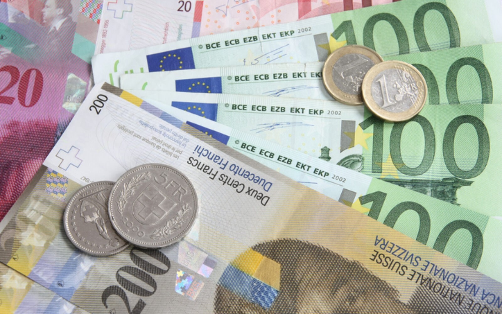 Швейцарские франки в рубли. Франки валюта. Швейцарский Франк. Евро Франк. Валюта Швейцарии.