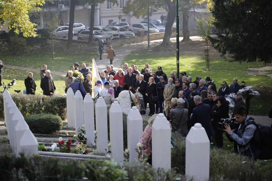Mezarje ubijenih pripadnika Vojne policije Armije i policije RBiH u Velikom parku 